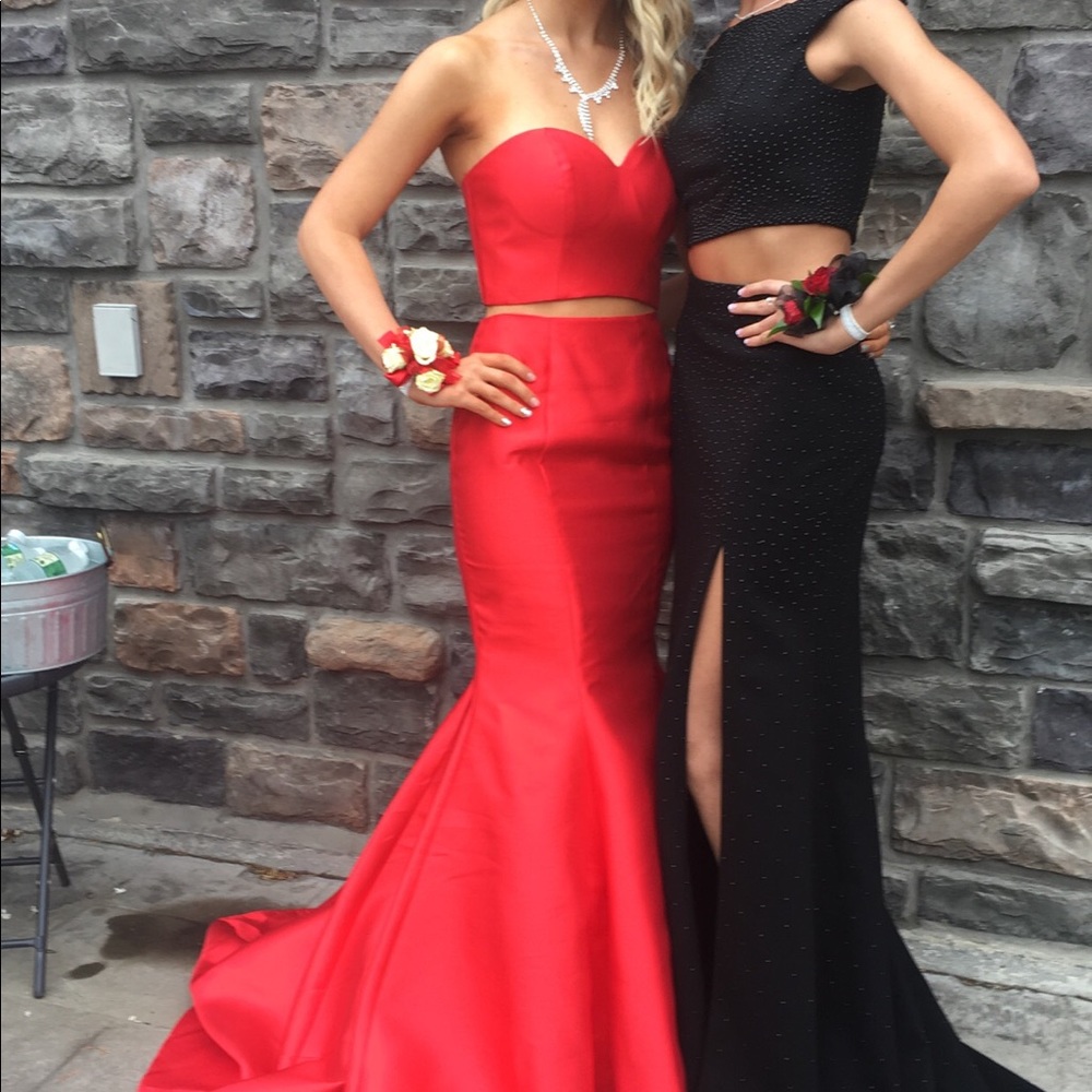 red prom dress